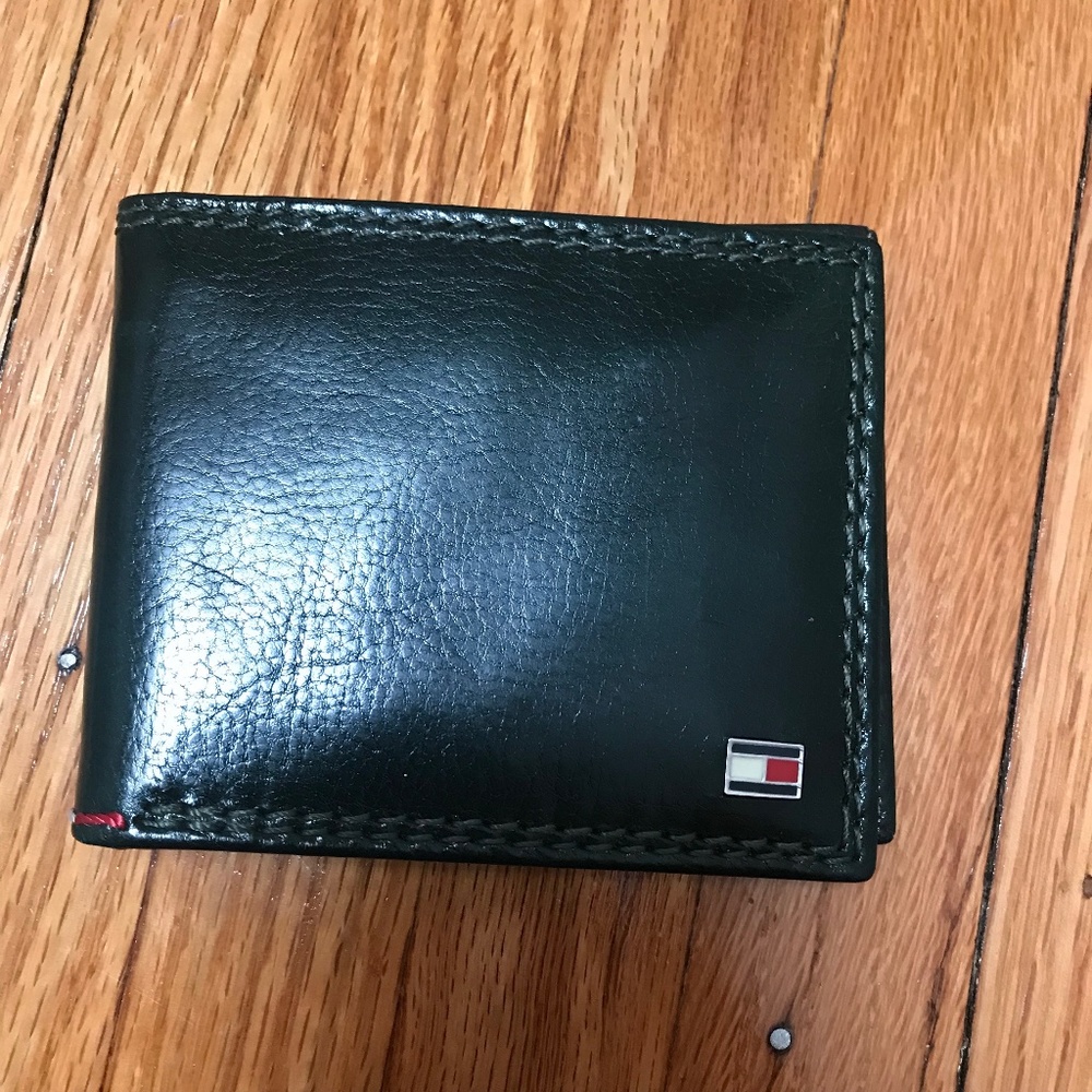 NWOT TOMMY HILFIGER DARK OLIVE- DOUBLE BILLFOLD